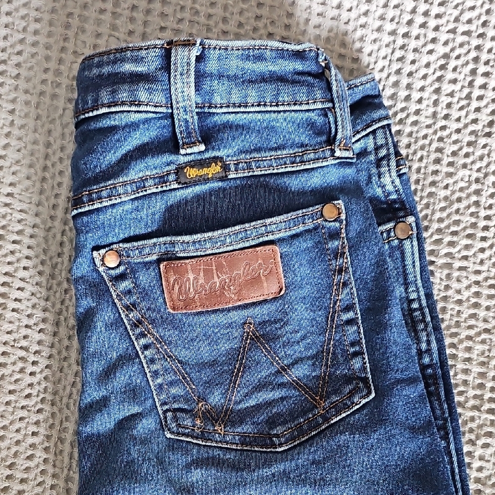 Wrangler Retro Bell Bottom Jeans – Women’s Size 28×34 – Western Flare - Picture 7 of 13